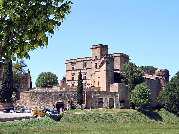 Lourmarin chateau